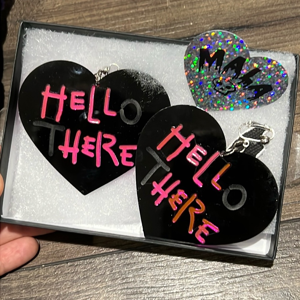 Mala Catwoman Hello There Clip On Oversized Earrings Batman Returns